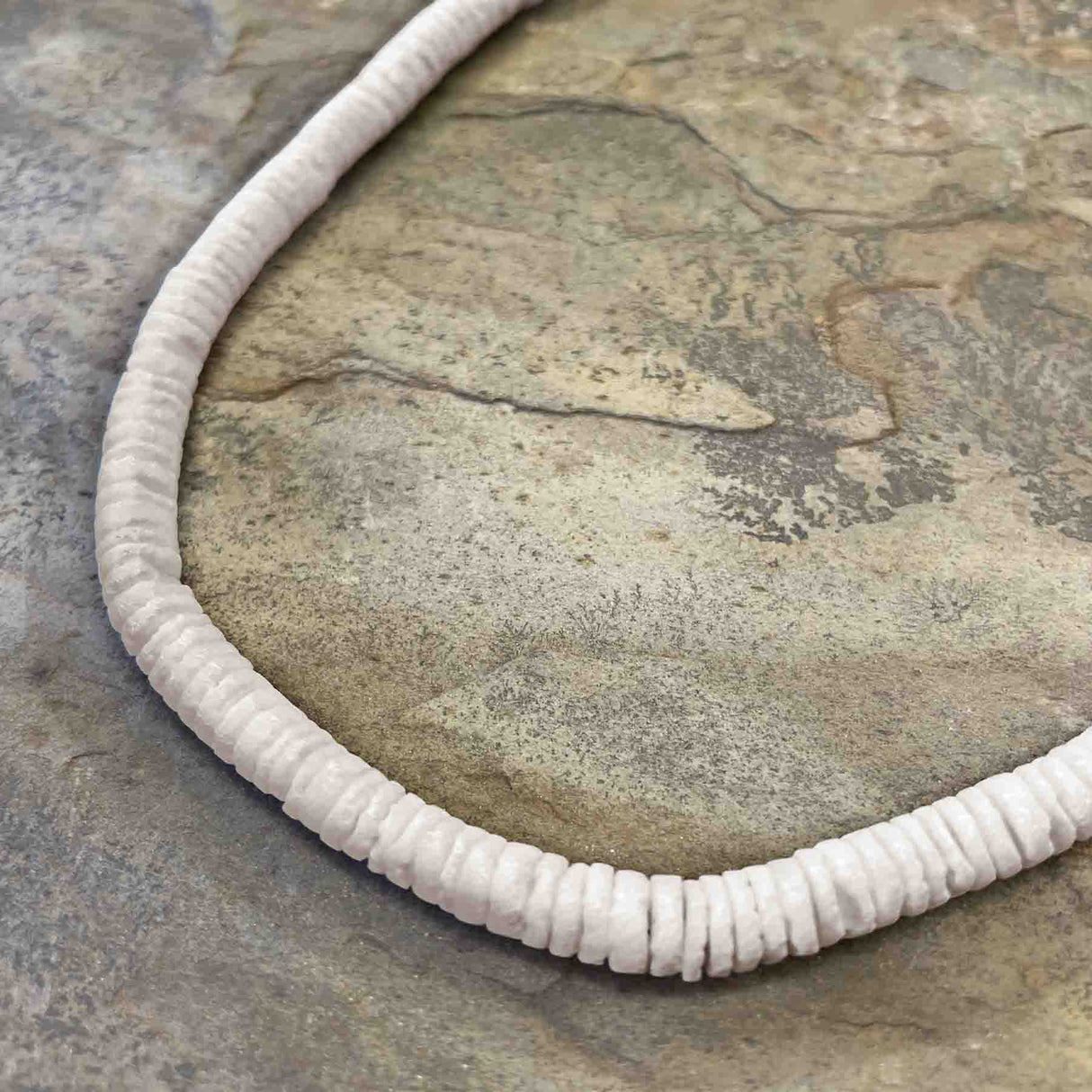 Collier coquillage, Puka blanc
