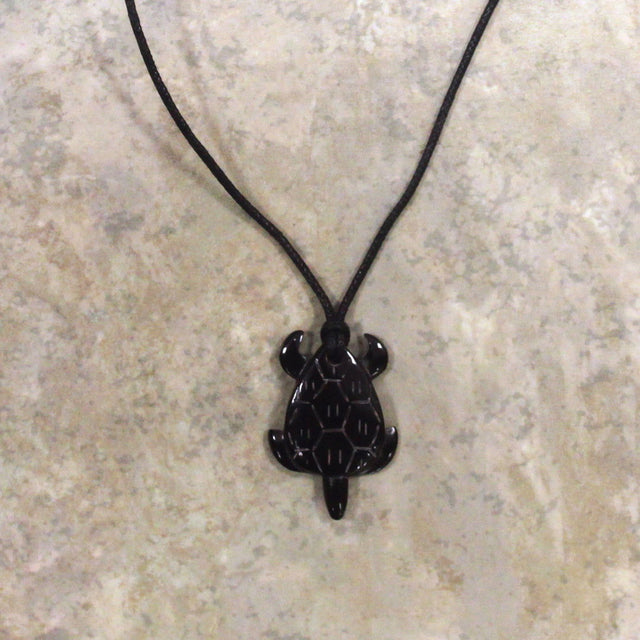 Adjustable necklace featuring a horn honu (sea turtle) pendant, showcasing a stylish design inspired by tropical marine life.